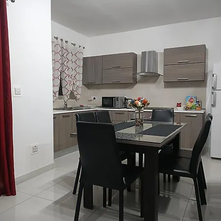 Crescent Court F Apartament
