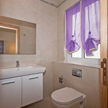 Crescent Court F Apartman