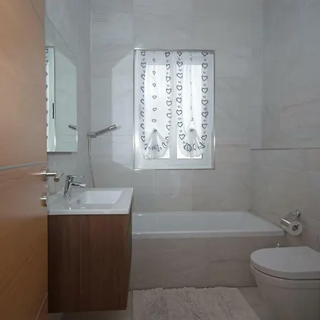 Apartment Crescent Court F *