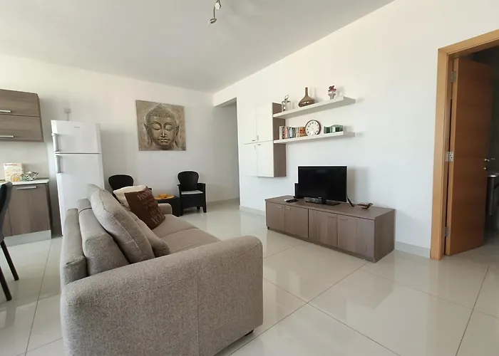 Crescent Court F Apartment *